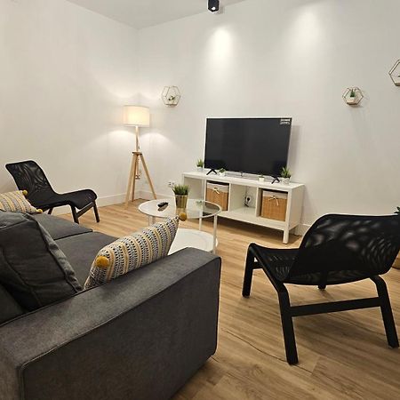 Apartamentos En El Centro - Plaza De Amboage - Wifi Ferrol Bagian luar foto
