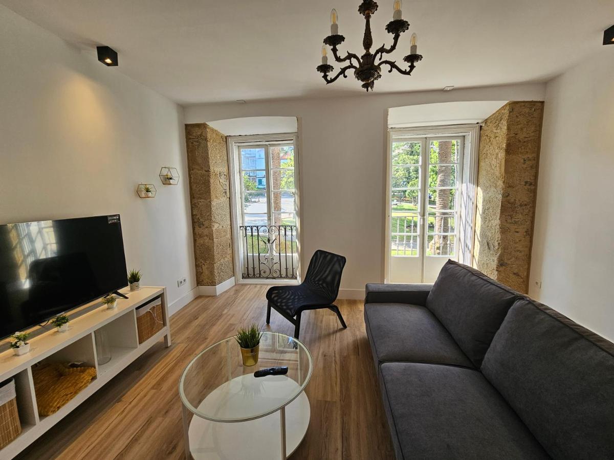 Apartamentos En El Centro - Plaza De Amboage - Wifi Ferrol Bagian luar foto