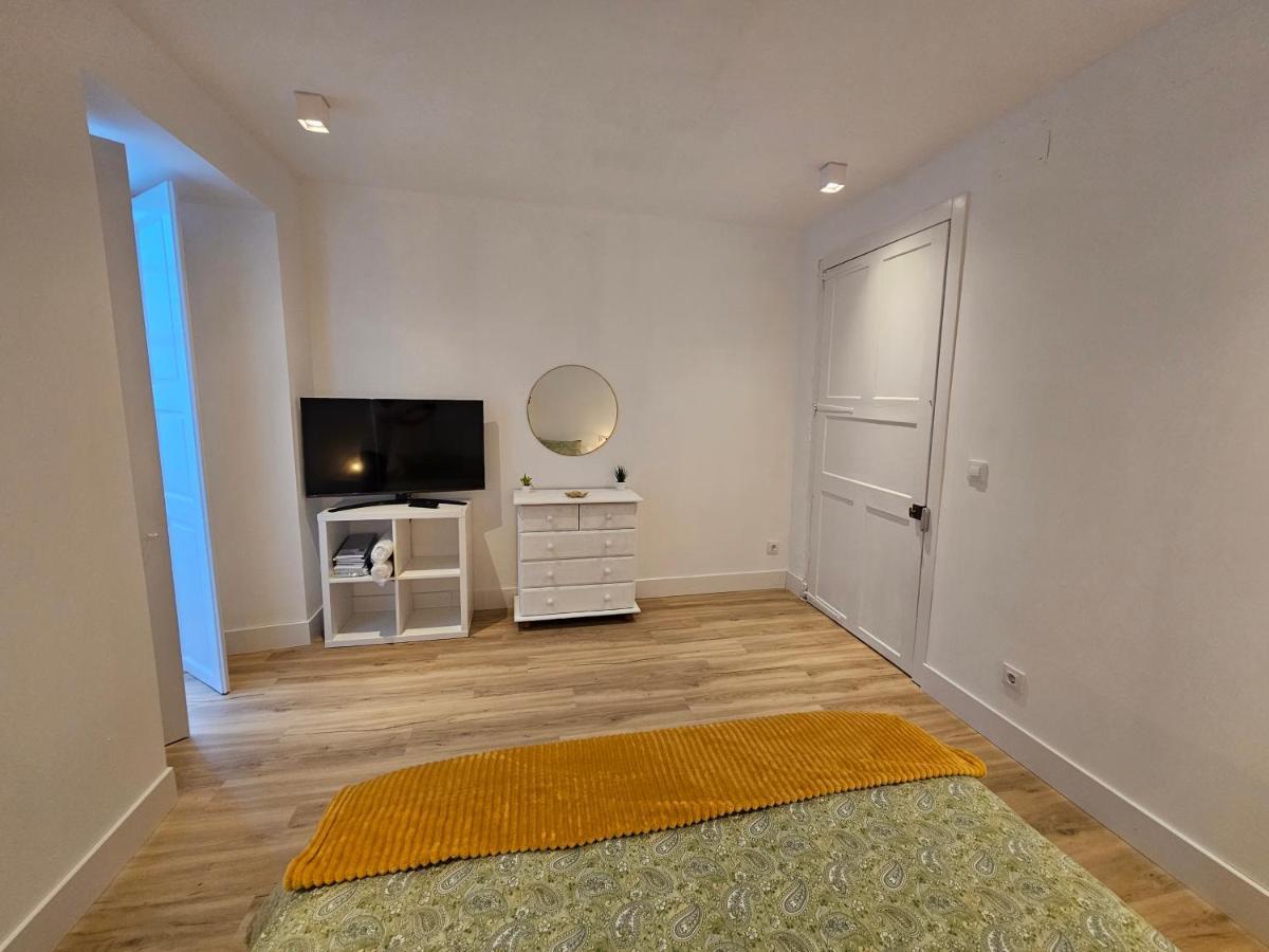Apartamentos En El Centro - Plaza De Amboage - Wifi Ferrol Bagian luar foto