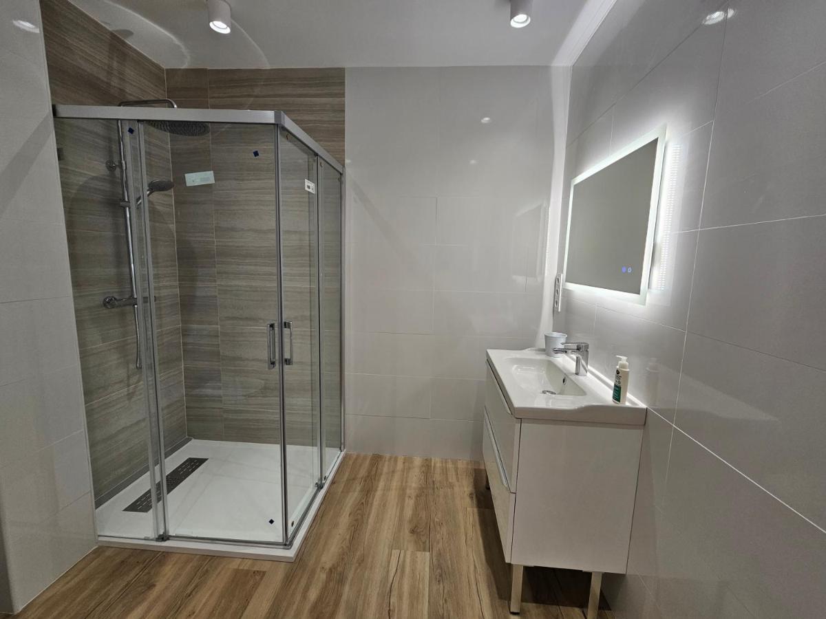 Apartamentos En El Centro - Plaza De Amboage - Wifi Ferrol Bagian luar foto