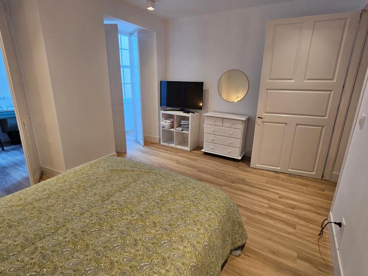 Apartamentos En El Centro - Plaza De Amboage - Wifi Ferrol Bagian luar foto