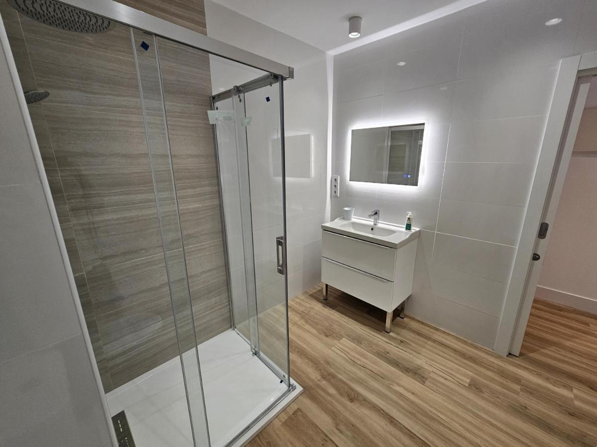 Apartamentos En El Centro - Plaza De Amboage - Wifi Ferrol Bagian luar foto