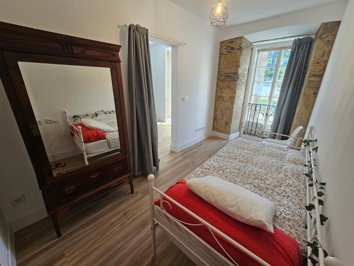 Apartamentos En El Centro - Plaza De Amboage - Wifi Ferrol Bagian luar foto