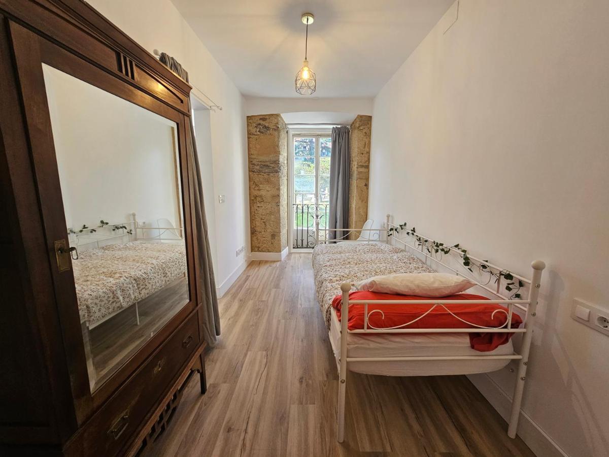 Apartamentos En El Centro - Plaza De Amboage - Wifi Ferrol Bagian luar foto
