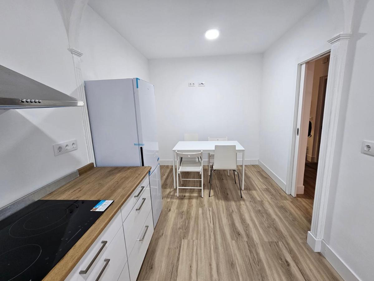 Apartamentos En El Centro - Plaza De Amboage - Wifi Ferrol Bagian luar foto