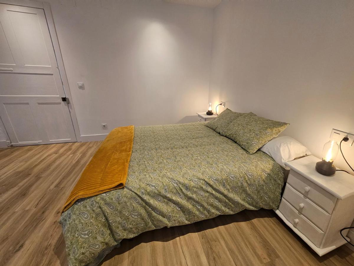 Apartamentos En El Centro - Plaza De Amboage - Wifi Ferrol Bagian luar foto