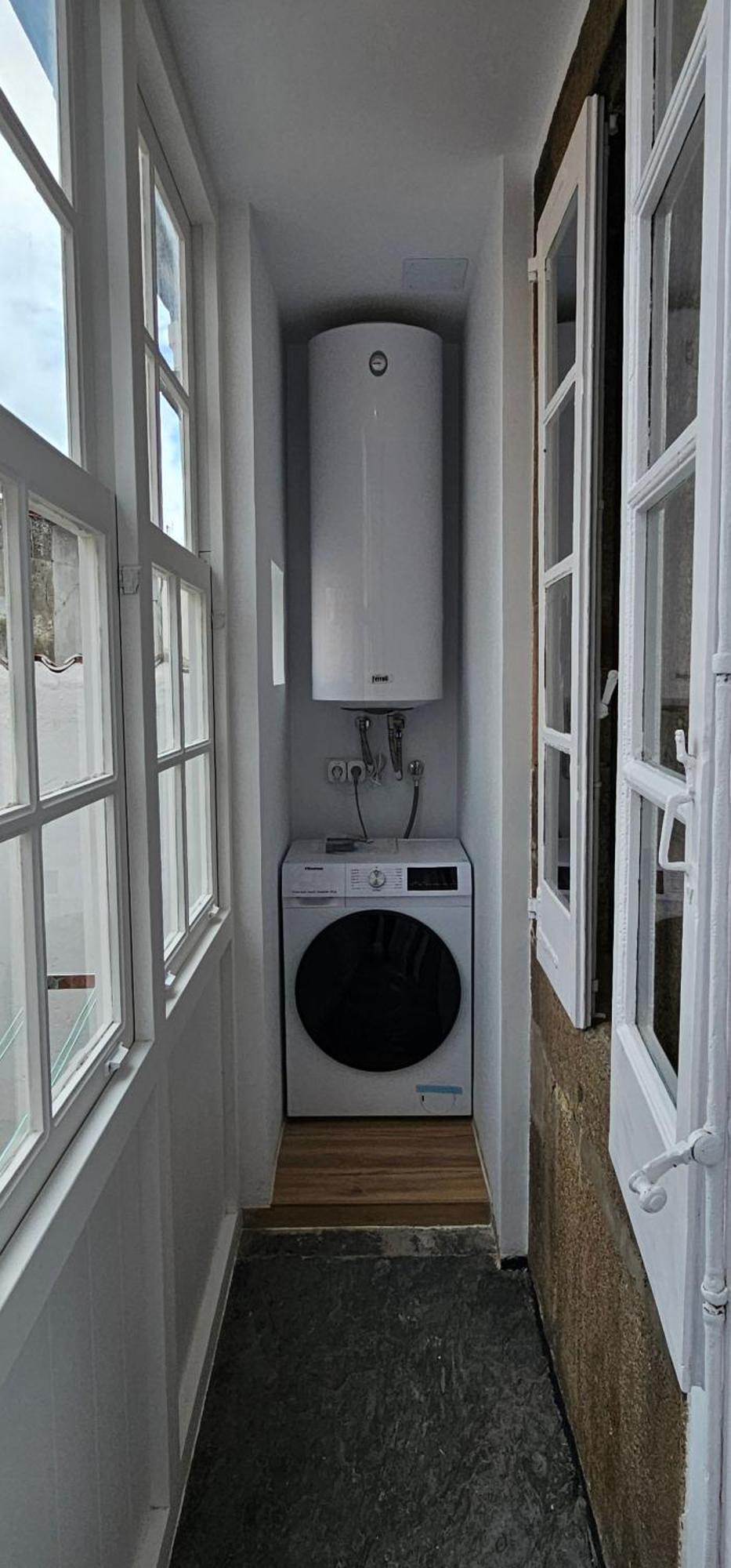 Apartamentos En El Centro - Plaza De Amboage - Wifi Ferrol Bagian luar foto